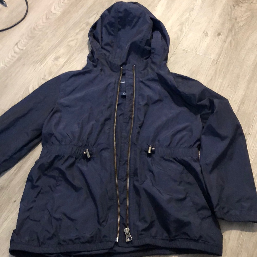 Kids Gap Windbreaker hoodie. NWOT. Size 6/7 Small